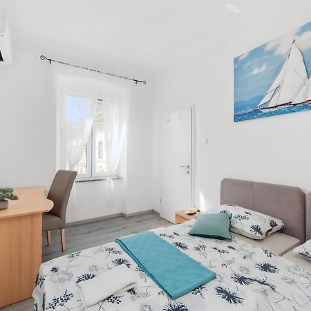 Little Flower City Studio 5 - Rijeka Rent Εξωτερικό φωτογραφία